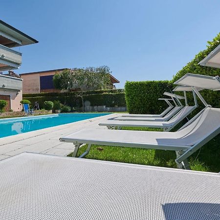 Front Lake Studio With Loft Bed And Pool 巴多利诺 外观 照片