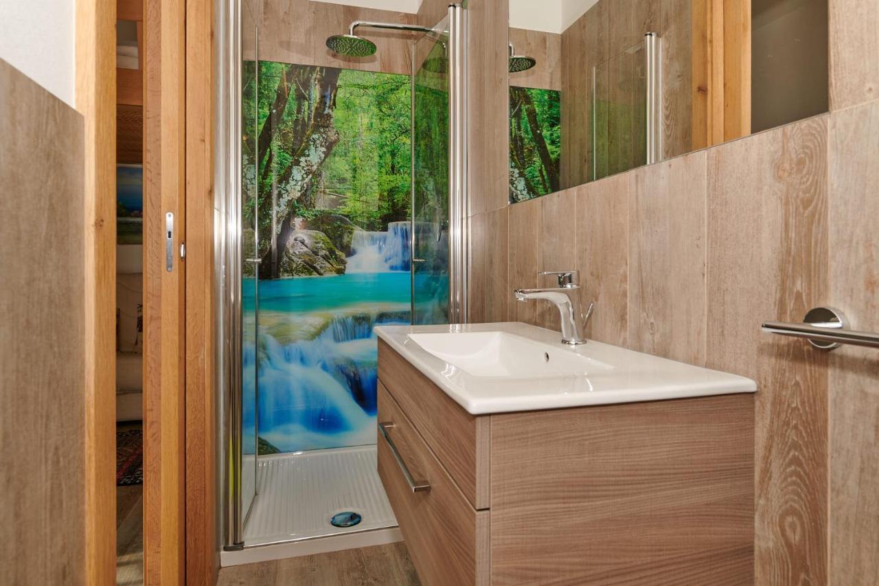 Front Lake Studio With Loft Bed And Pool 巴多利诺 外观 照片