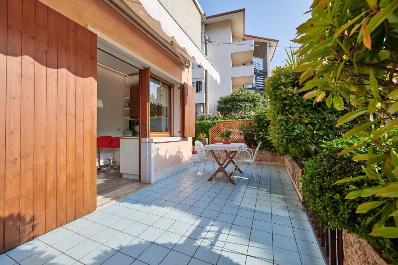 Front Lake Studio With Loft Bed And Pool 巴多利诺 外观 照片