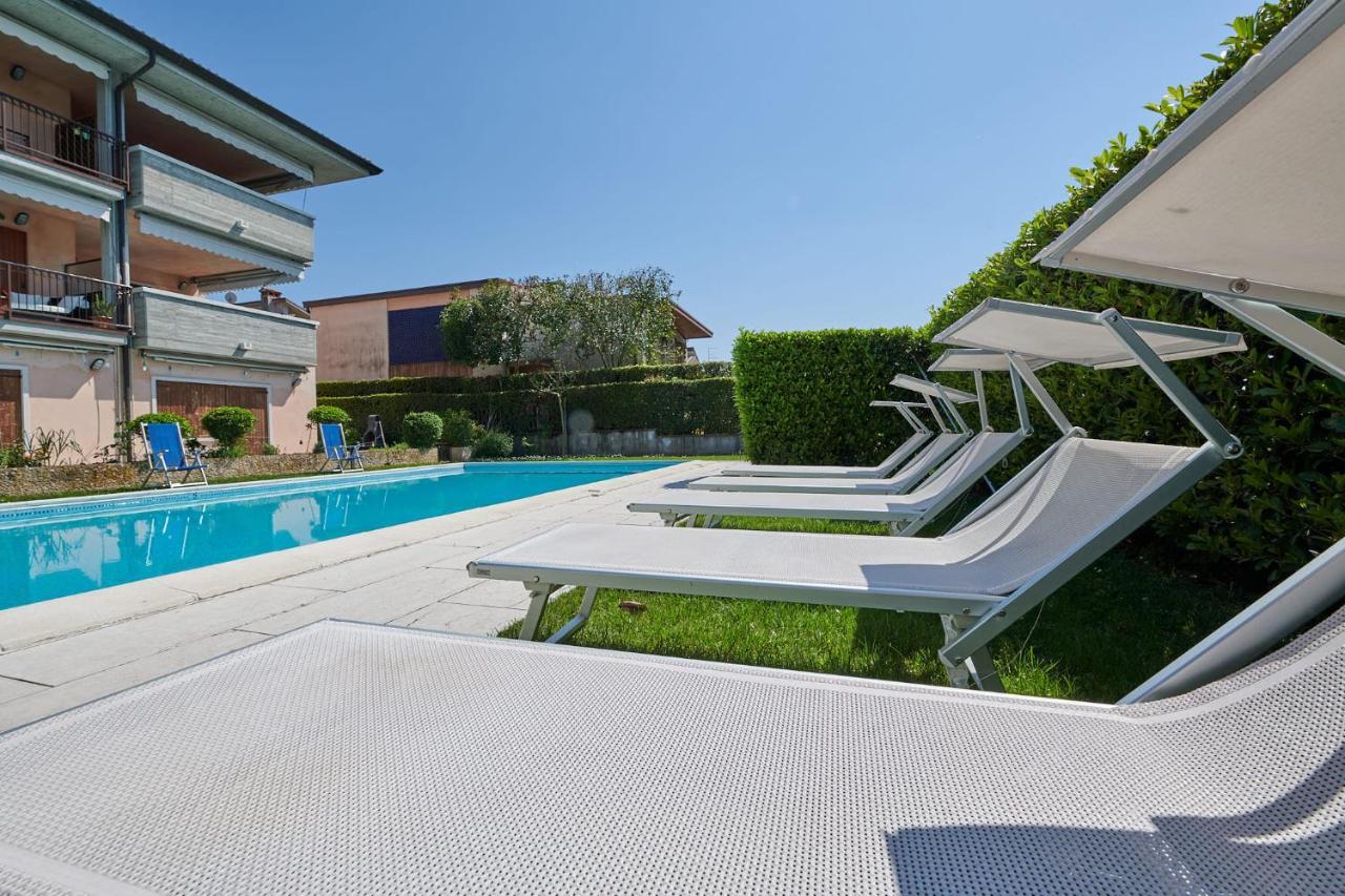 Front Lake Studio With Loft Bed And Pool 巴多利诺 外观 照片